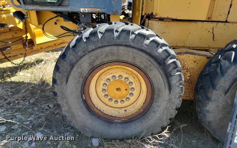 image for item DP5683 2002 John Deere  772CH Series II motor grader