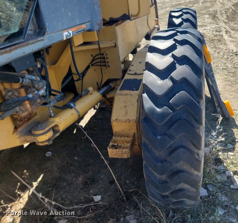 image for item DP5683 2002 John Deere  772CH Series II motor grader