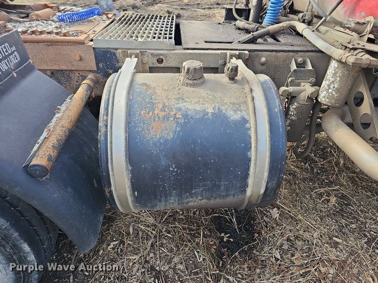 image for item DQ8654 1991 Mack RD688S semi truck