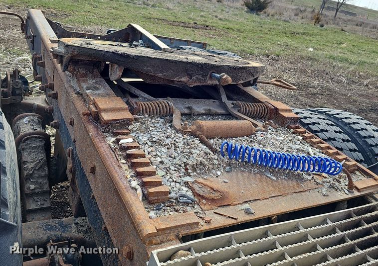 image for item DQ8654 1991 Mack RD688S semi truck