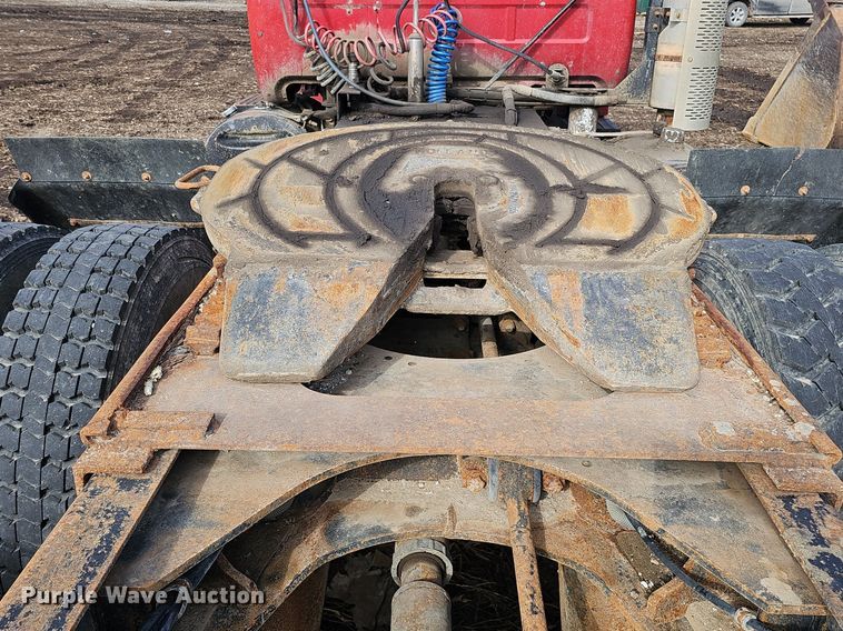 image for item DQ8654 1991 Mack RD688S semi truck