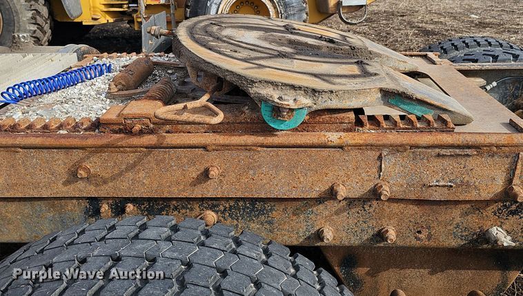 image for item DQ8654 1991 Mack RD688S semi truck