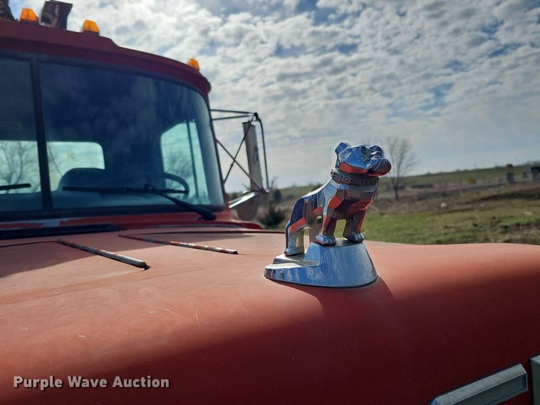 image for item DQ8654 1991 Mack RD688S semi truck