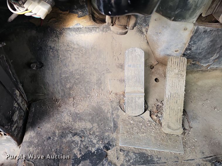 image for item DQ8654 1991 Mack RD688S semi truck