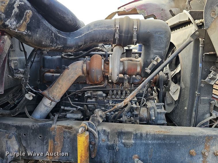 image for item DQ8654 1991 Mack RD688S semi truck