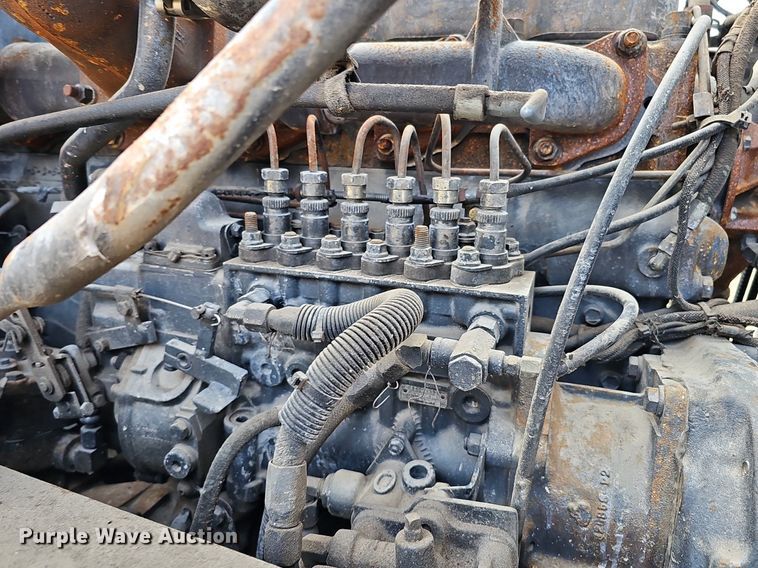 image for item DQ8654 1991 Mack RD688S semi truck