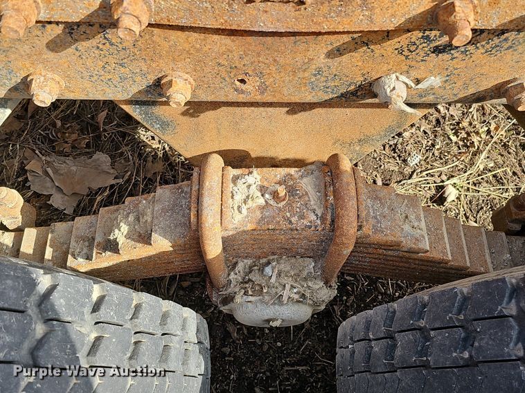 image for item DQ8654 1991 Mack RD688S semi truck