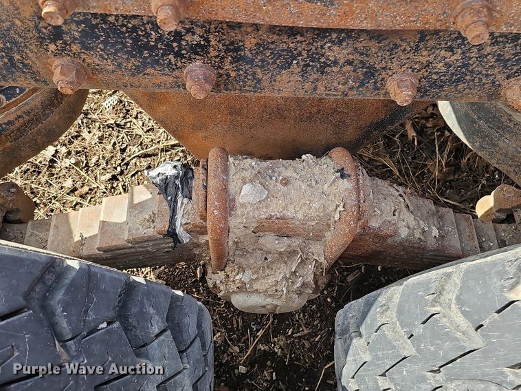 image for item DQ8654 1991 Mack RD688S semi truck