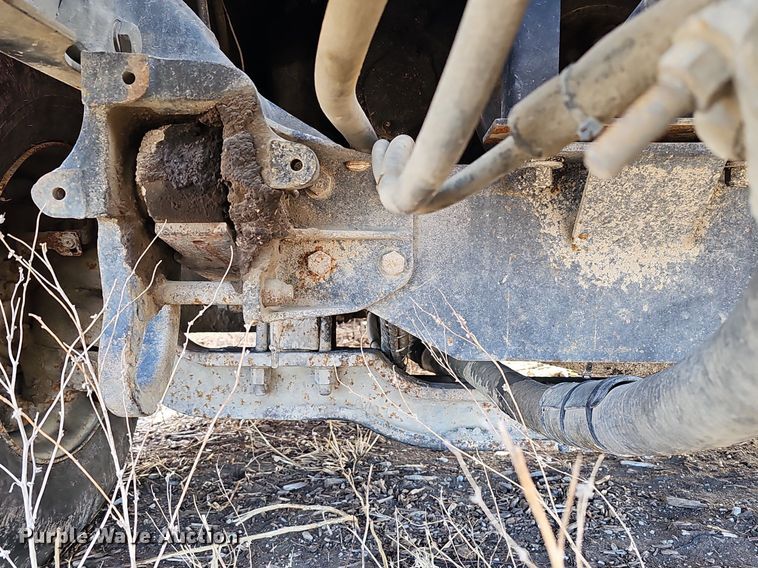 image for item DQ8654 1991 Mack RD688S semi truck