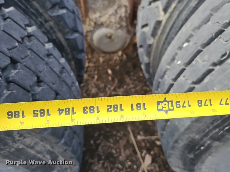 image for item DQ8654 1991 Mack RD688S semi truck