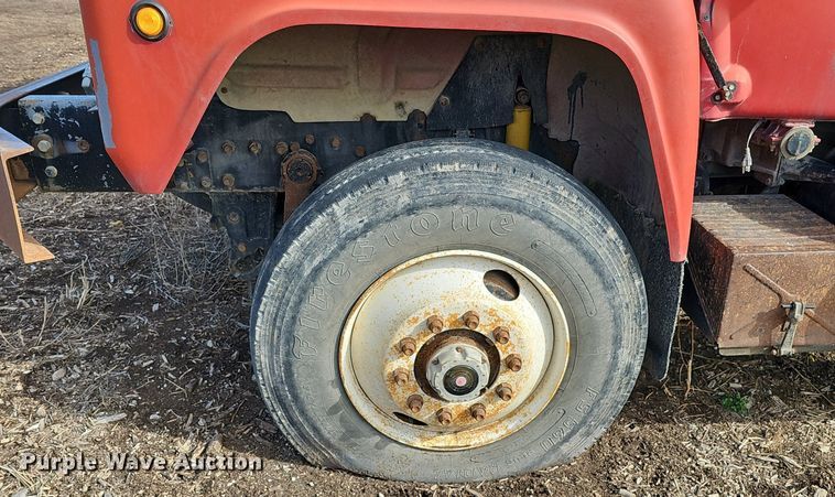 image for item DQ8654 1991 Mack RD688S semi truck