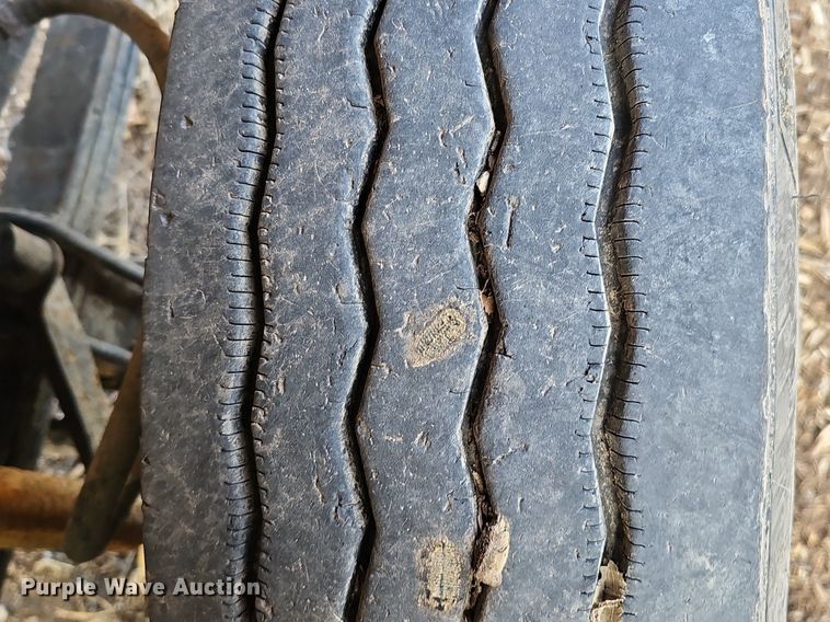 image for item DQ8654 1991 Mack RD688S semi truck