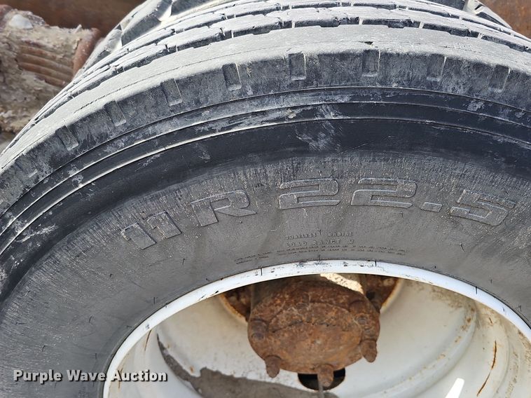 image for item DQ8654 1991 Mack RD688S semi truck