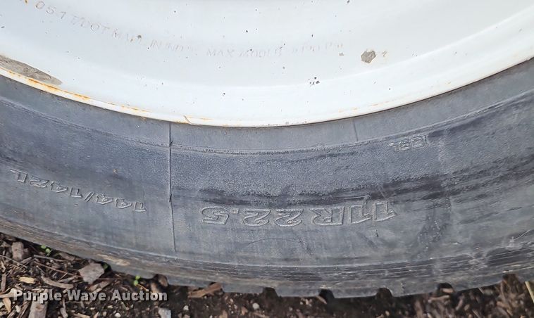 image for item DQ8654 1991 Mack RD688S semi truck