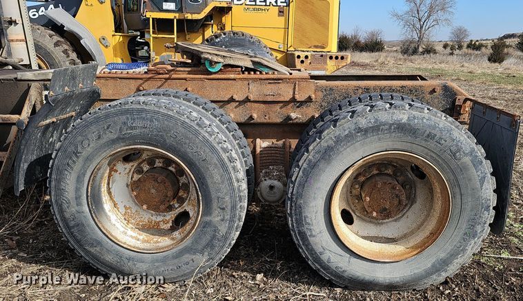 image for item DQ8654 1991 Mack RD688S semi truck