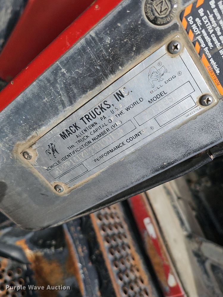 image for item DQ8654 1991 Mack RD688S semi truck