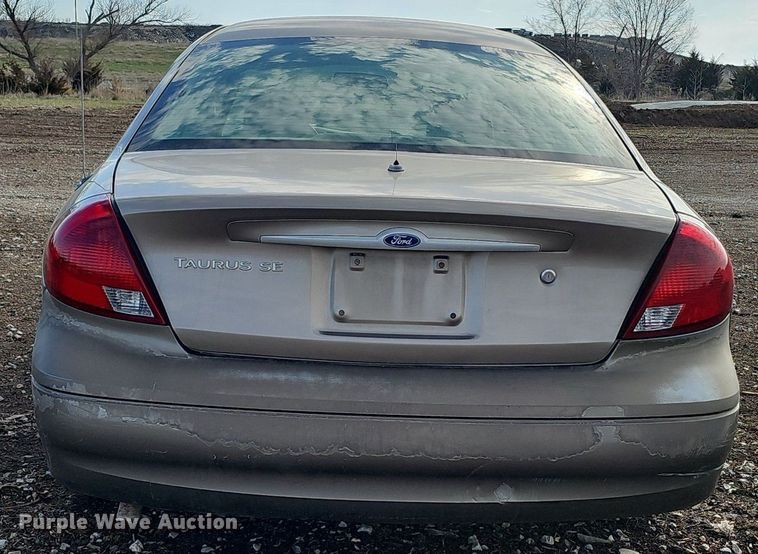 image for item DQ8656 2002 Ford Taurus SE 
