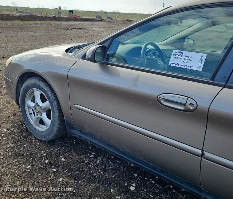 image for item DQ8656 2002 Ford Taurus SE 