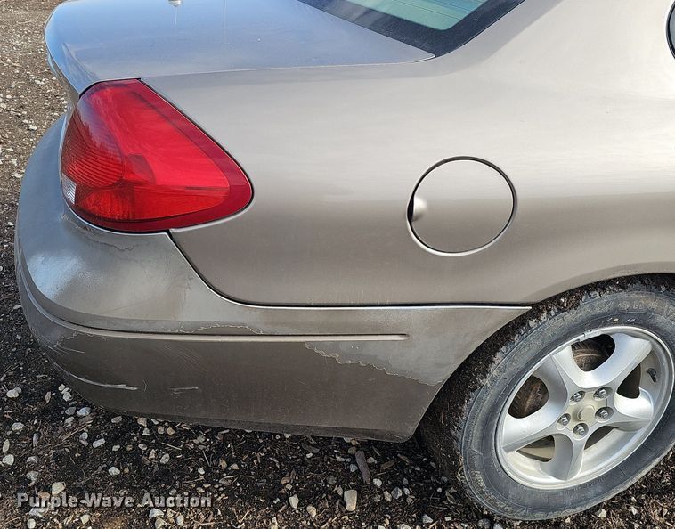 image for item DQ8656 2002 Ford Taurus SE 