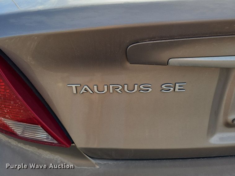 image for item DQ8656 2002 Ford Taurus SE 