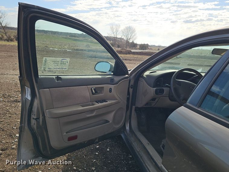 image for item DQ8656 2002 Ford Taurus SE 