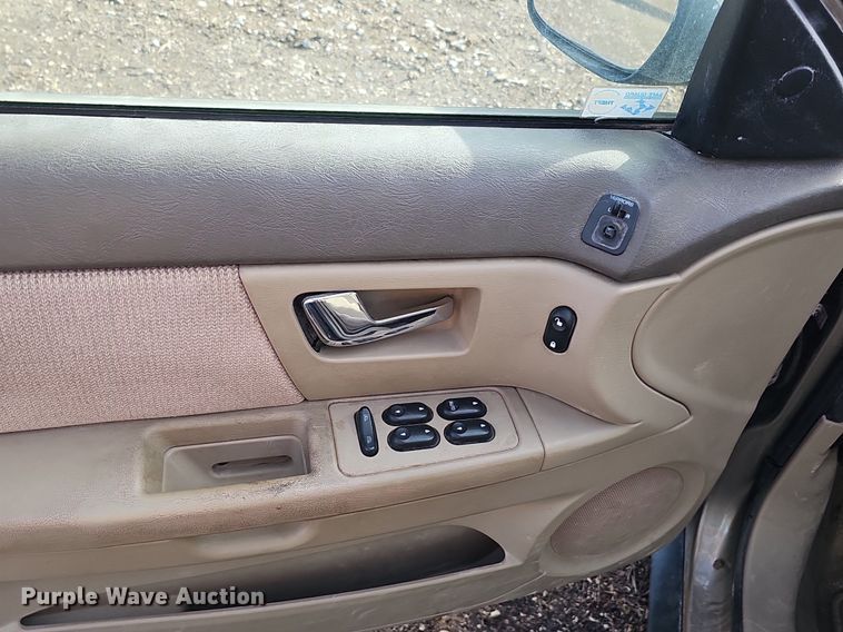 image for item DQ8656 2002 Ford Taurus SE 