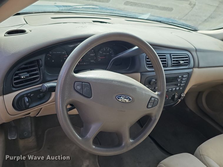 image for item DQ8656 2002 Ford Taurus SE 