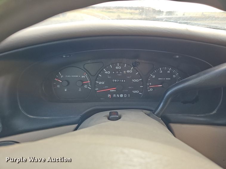 image for item DQ8656 2002 Ford Taurus SE 