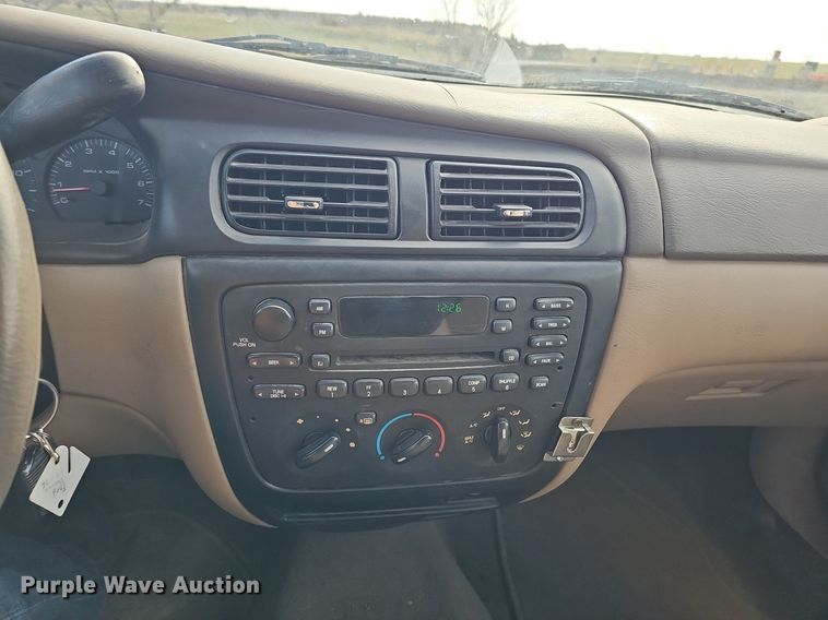 image for item DQ8656 2002 Ford Taurus SE 