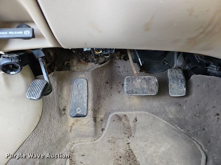 image for item DQ8656 2002 Ford Taurus SE 