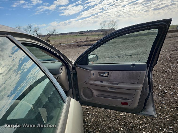 image for item DQ8656 2002 Ford Taurus SE 