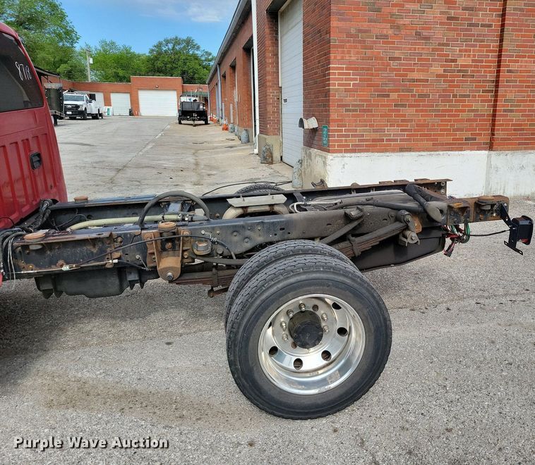 image for item DR8032 2012 Ford F550 Super Duty XLT Crew Cab truck cab and chassis