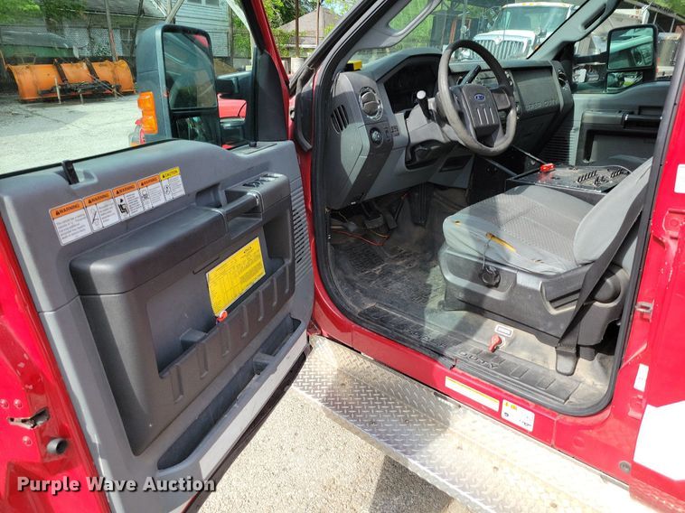 image for item DR8032 2012 Ford F550 Super Duty XLT Crew Cab truck cab and chassis