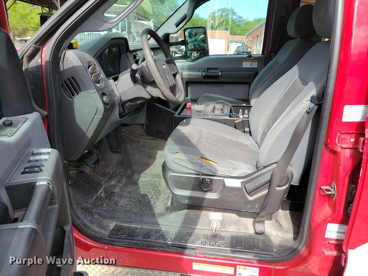 image for item DR8032 2012 Ford F550 Super Duty XLT Crew Cab truck cab and chassis