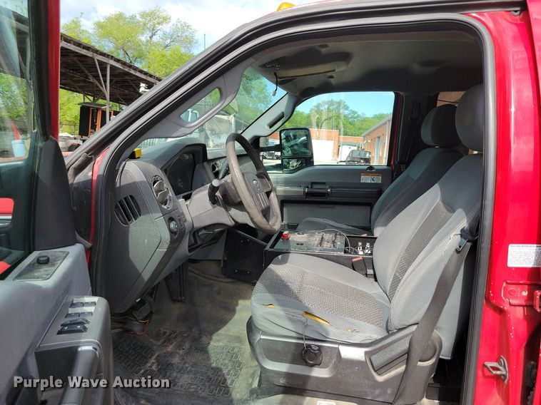 image for item DR8032 2012 Ford F550 Super Duty XLT Crew Cab truck cab and chassis