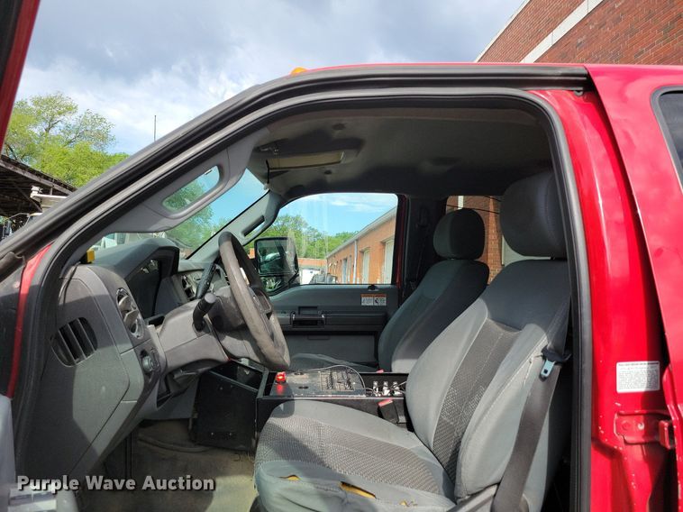 image for item DR8032 2012 Ford F550 Super Duty XLT Crew Cab truck cab and chassis