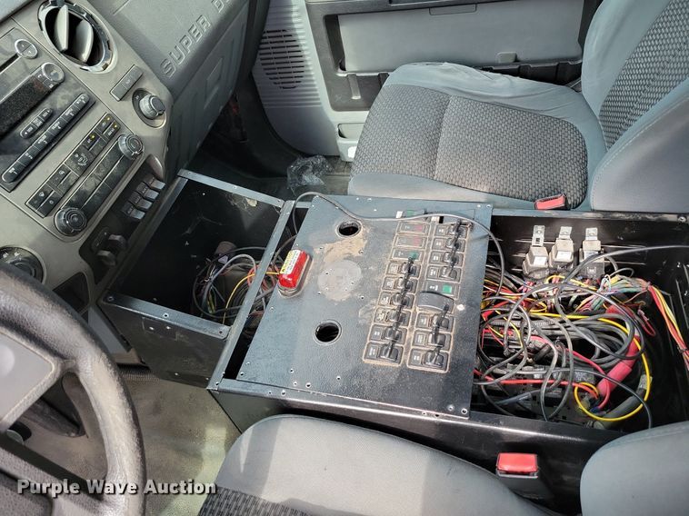 image for item DR8032 2012 Ford F550 Super Duty XLT Crew Cab truck cab and chassis