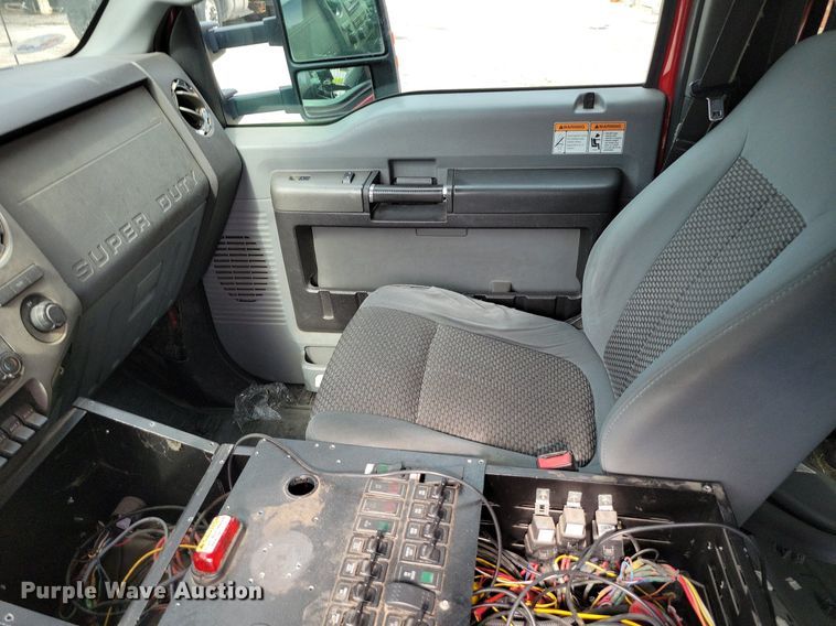 image for item DR8032 2012 Ford F550 Super Duty XLT Crew Cab truck cab and chassis