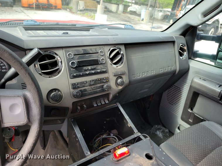 image for item DR8032 2012 Ford F550 Super Duty XLT Crew Cab truck cab and chassis