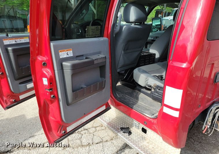 image for item DR8032 2012 Ford F550 Super Duty XLT Crew Cab truck cab and chassis