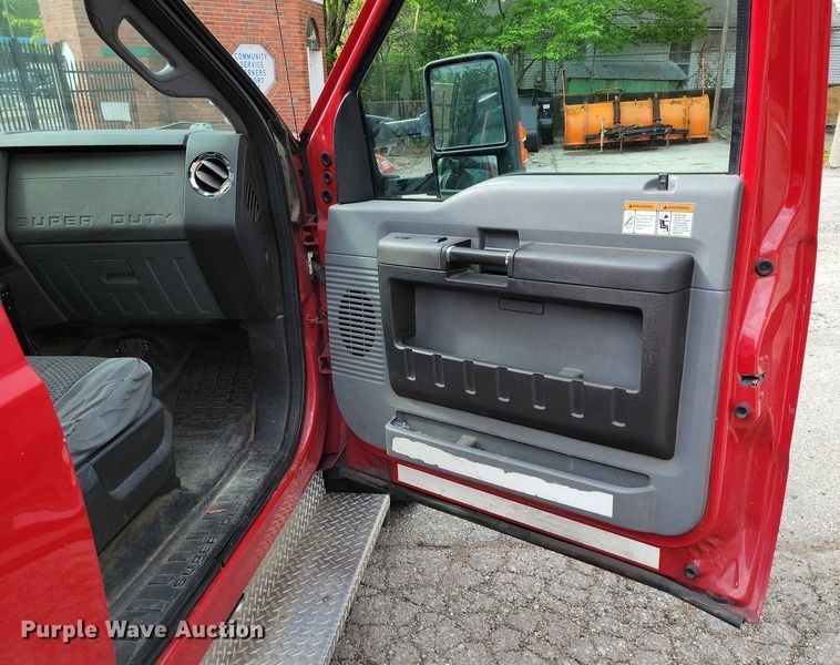 image for item DR8032 2012 Ford F550 Super Duty XLT Crew Cab truck cab and chassis