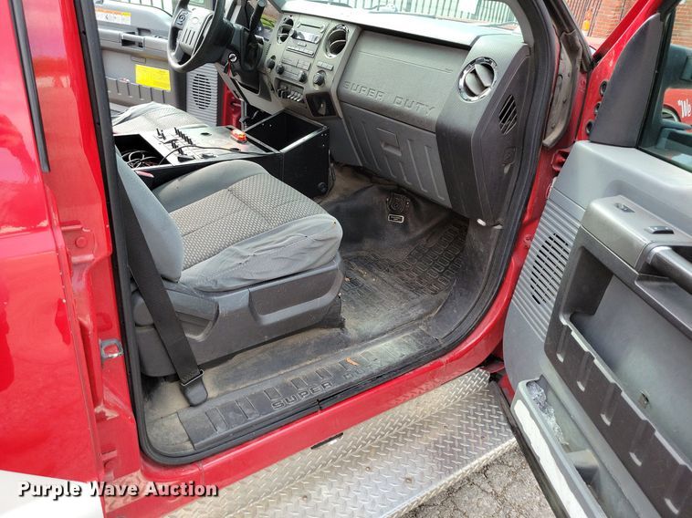 image for item DR8032 2012 Ford F550 Super Duty XLT Crew Cab truck cab and chassis