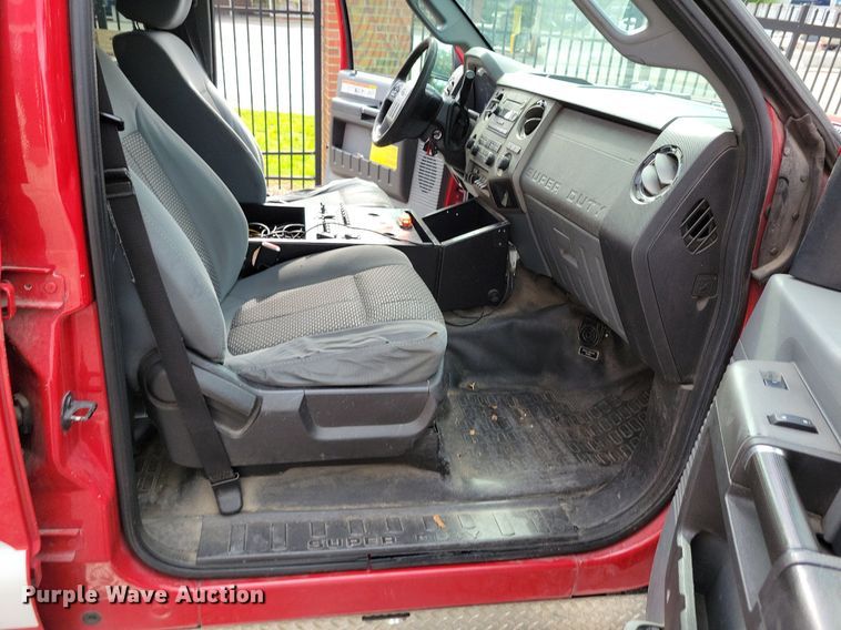 image for item DR8032 2012 Ford F550 Super Duty XLT Crew Cab truck cab and chassis