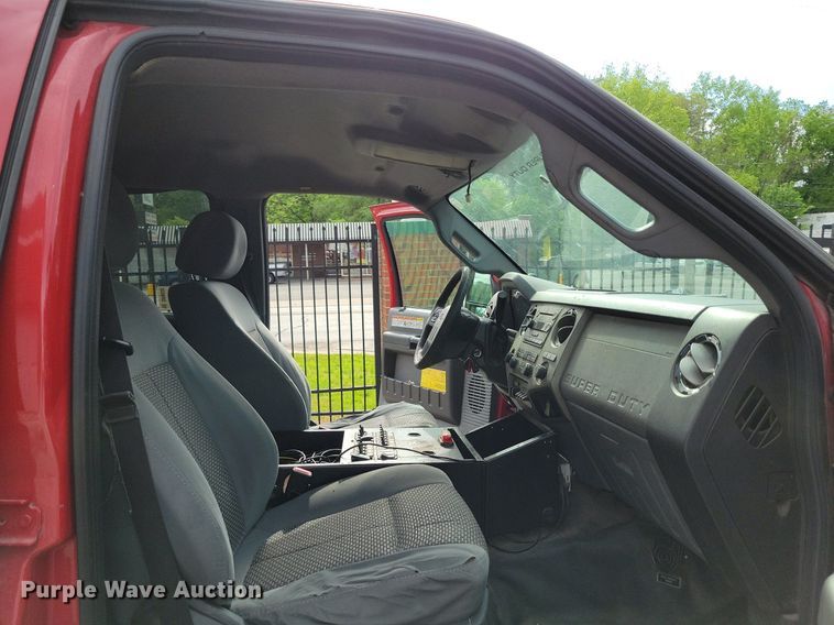 image for item DR8032 2012 Ford F550 Super Duty XLT Crew Cab truck cab and chassis