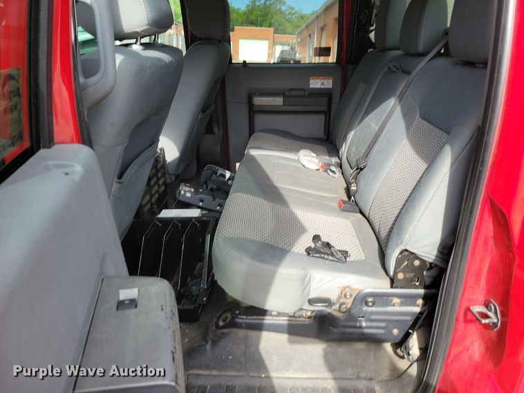 image for item DR8032 2012 Ford F550 Super Duty XLT Crew Cab truck cab and chassis