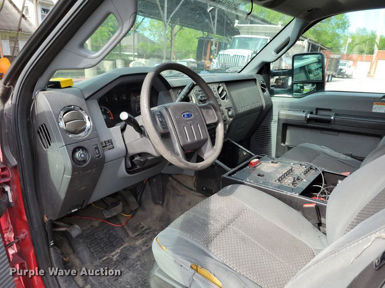 image for item DR8032 2012 Ford F550 Super Duty XLT Crew Cab truck cab and chassis