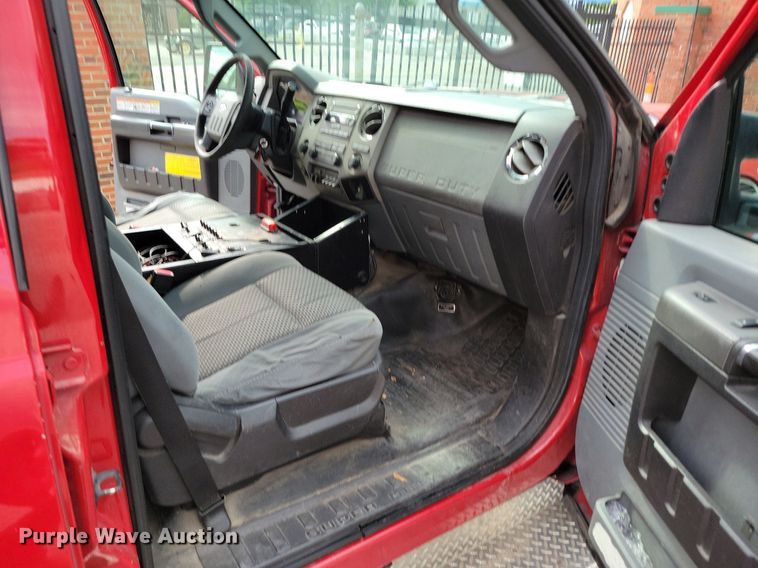 image for item DR8032 2012 Ford F550 Super Duty XLT Crew Cab truck cab and chassis