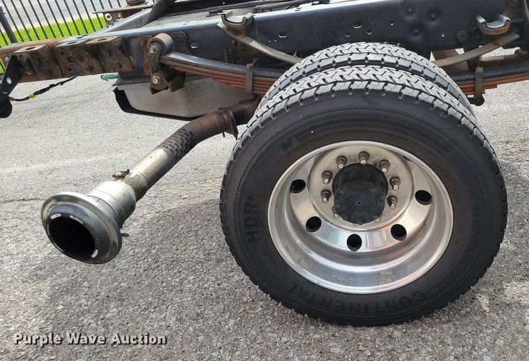 image for item DR8032 2012 Ford F550 Super Duty XLT Crew Cab truck cab and chassis