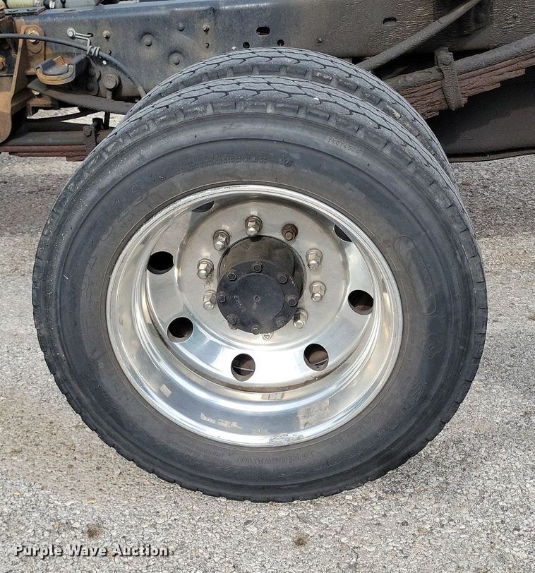 image for item DR8032 2012 Ford F550 Super Duty XLT Crew Cab truck cab and chassis