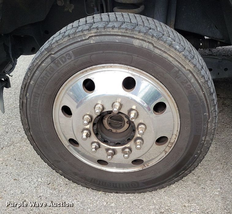 image for item DR8032 2012 Ford F550 Super Duty XLT Crew Cab truck cab and chassis